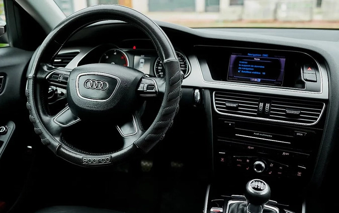 Audi A4 cena 49900 przebieg: 190000, rok produkcji 2013 z Bełchatów małe 137
